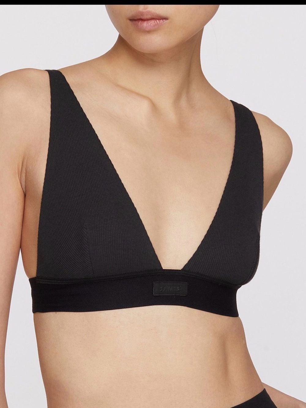 Skims Black Ribbed V-Neck Bralette, size Medium